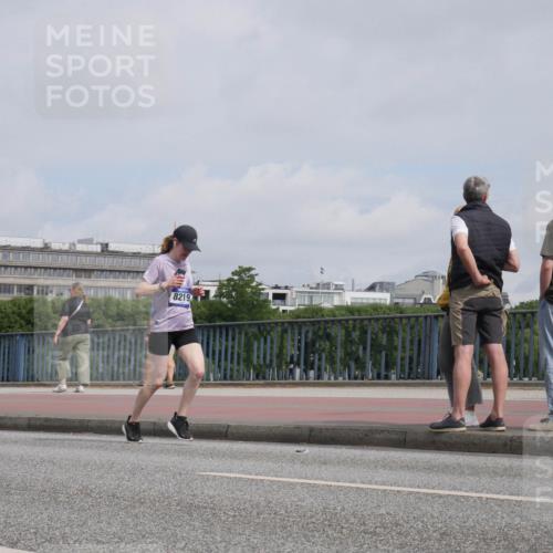 29.06.2025 - hella hamburg halbmarathon Luisa Fischer http://msf.ph/oto/8503248 29.06.2025 10:12:55 Kennedybrücke 8219, 1573, 1838, 7042, 8219, 8890 meine-sportfotos.de