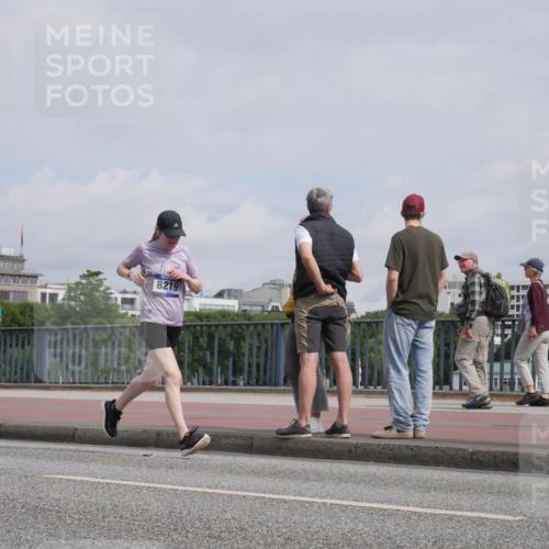 29.06.2025 - hella hamburg halbmarathon Luisa Fischer http://msf.ph/oto/8503252 29.06.2025 10:12:55 Kennedybrücke 8219, 1573, 1838, 7042, 8219, 8890 meine-sportfotos.de