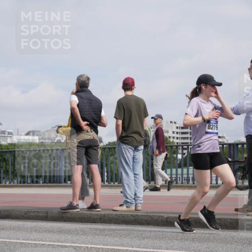 29.06.2025 - hella hamburg halbmarathon Luisa Fischer http://msf.ph/oto/8503260 29.06.2025 10:12:56 Kennedybrücke 8219, 1573, 1838, 7042, 8090, 8219, 8890 meine-sportfotos.de