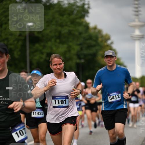 29.06.2025 - hella hamburg halbmarathon Dr. Thomas Lammeyer http://msf.ph/oto/8503266 29.06.2025 10:26:00 Kennedybrücke 1072, 1158, 1191, 1250, 1401, 1668, 1958, 2009, 2315, 2353, 2529, 2815, 2841, 3606, 3770, 3817, 3825, 3826, 4046, 4289, 4697, 5122, 5412, 5493, 5641, 5759, 6086, 6103, 7075, 7375, 7612, 7672, 8286, 8431, 8860, 8896, 8959, 9002, 9062, 9326, 9327, 9369, 9483, 9499, 9532, 9635, 9788, 10019, 10125, 10374, 10787, 10921, 11117, 11425 meine-sportfotos.de