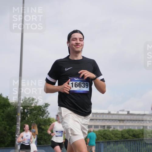 29.06.2025 - hella hamburg halbmarathon Luisa Fischer http://msf.ph/oto/8503267 29.06.2025 10:12:58 Kennedybrücke 16639, 1483, 1573, 7042, 7685, 8090, 8219, 8890, 9816 meine-sportfotos.de