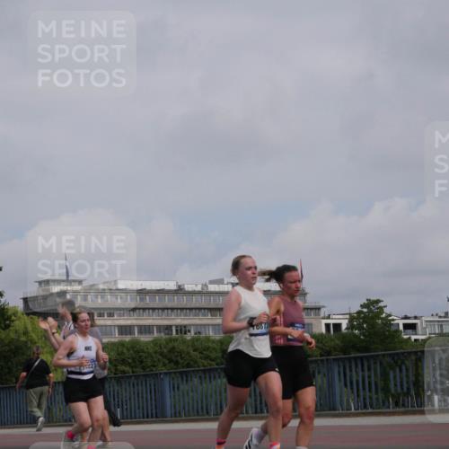 29.06.2025 - hella hamburg halbmarathon Luisa Fischer http://msf.ph/oto/8503273 29.06.2025 10:12:59 Kennedybrücke 927, 1483, 1513, 1573, 7042, 7685, 8090, 8890, 9681, 9816 meine-sportfotos.de