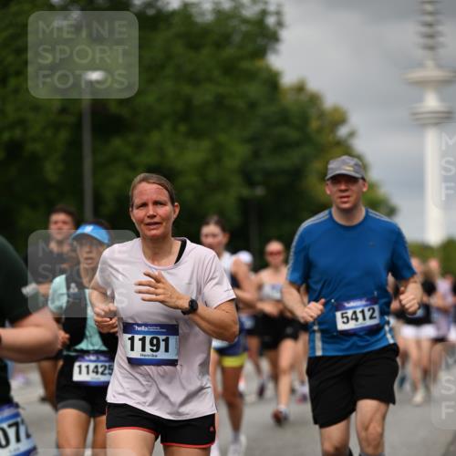 29.06.2025 - hella hamburg halbmarathon Dr. Thomas Lammeyer http://msf.ph/oto/8503276 29.06.2025 10:26:01 Kennedybrücke 1072, 1158, 1191, 1250, 1269, 1401, 1668, 1958, 2009, 2315, 2353, 2529, 2815, 2841, 3606, 3770, 3825, 3826, 4046, 4289, 4697, 5122, 5412, 5493, 5641, 5759, 6086, 6103, 7075, 7375, 7612, 7672, 8286, 8431, 8860, 8896, 8959, 9002, 9062, 9326, 9327, 9369, 9483, 9499, 9532, 9635, 9788, 10019, 10125, 10374, 10787, 10921, 11117, 11425 meine-sportfotos.de