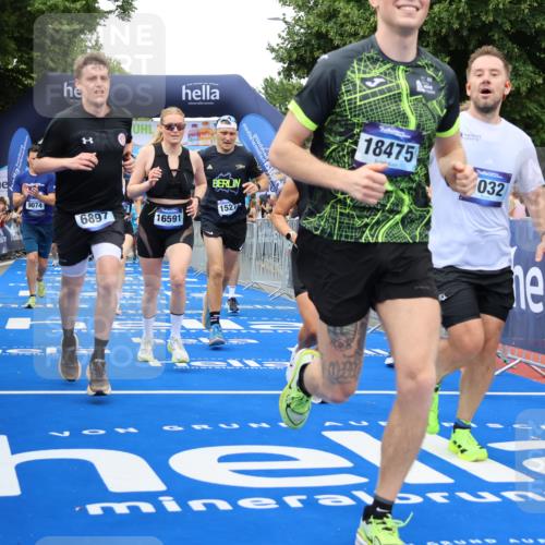 29.06.2025 - hella hamburg halbmarathon Strokosch-Dieckow http://msf.ph/oto/8503279 29.06.2025 10:52:12 Ziel 1482, 2397, 2595, 4419, 4587, 4837, 5032, 5087, 5093, 5378, 5482, 6164, 6897, 7732, 7896, 9074, 9082, 12135, 12580, 13707, 13726, 14248, 14300, 15275, 15446, 15829, 16003, 16320, 16591, 16666, 17033, 17130, 17773, 18475, 18801 meine-sportfotos.de