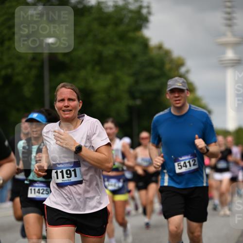 29.06.2025 - hella hamburg halbmarathon Dr. Thomas Lammeyer http://msf.ph/oto/8503280 29.06.2025 10:26:01 Kennedybrücke 1072, 1158, 1191, 1250, 1269, 1401, 1668, 1958, 2009, 2315, 2353, 2529, 2815, 2841, 3606, 3770, 3825, 3826, 4046, 4289, 4697, 5122, 5412, 5493, 5641, 5759, 6086, 6103, 7075, 7375, 7612, 7672, 8286, 8431, 8860, 8896, 8959, 9002, 9062, 9326, 9327, 9369, 9483, 9499, 9532, 9635, 9788, 10019, 10125, 10374, 10787, 10921, 11117, 11425 meine-sportfotos.de