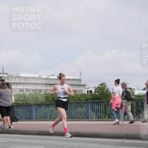 29.06.2025 - hella hamburg halbmarathon Luisa Fischer http://msf.ph/oto/8503284 29.06.2025 10:13:00 Kennedybrücke 8890, 11027, 6872, 1483, 1513, 1573, 7042, 7685, 8090, 8890, 9681, 9816 meine-sportfotos.de