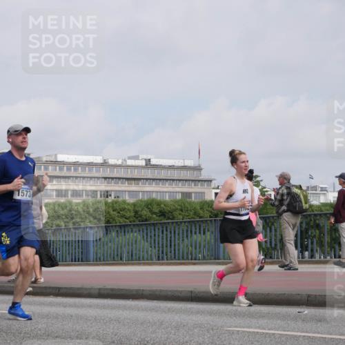 29.06.2025 - hella hamburg halbmarathon Luisa Fischer http://msf.ph/oto/8503285 29.06.2025 10:13:01 Kennedybrücke 1573, 10, 1483, 1513, 1573, 7042, 7685, 8090, 8890, 9681, 9816 meine-sportfotos.de