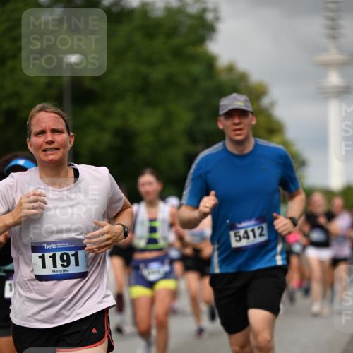 29.06.2025 - hella hamburg halbmarathon Dr. Thomas Lammeyer http://msf.ph/oto/8503289 29.06.2025 10:26:01 Kennedybrücke 1072, 1158, 1191, 1250, 1269, 1401, 1668, 1958, 2009, 2315, 2353, 2529, 2815, 2841, 3606, 3770, 3825, 3826, 4046, 4289, 4697, 5122, 5412, 5493, 5641, 5759, 6086, 6103, 7075, 7375, 7612, 7672, 8286, 8431, 8860, 8896, 8959, 9002, 9062, 9326, 9327, 9369, 9483, 9499, 9532, 9635, 9788, 10019, 10125, 10374, 10787, 10921, 11117, 11425 meine-sportfotos.de