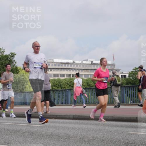 29.06.2025 - hella hamburg halbmarathon Luisa Fischer http://msf.ph/oto/8503307 29.06.2025 10:13:04 Kennedybrücke 14822, 9816, 13660, 090, 1902, 1483, 1513, 1573, 4389, 7250, 7685, 8090, 8890, 9681, 9816 meine-sportfotos.de