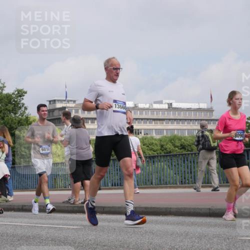 29.06.2025 - hella hamburg halbmarathon Luisa Fischer http://msf.ph/oto/8503311 29.06.2025 10:13:04 Kennedybrücke 14822, 9816, 13660, 8090, 1483, 1513, 1573, 4389, 7250, 7685, 8090, 8890, 9681, 9816 meine-sportfotos.de