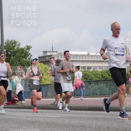 29.06.2025 - hella hamburg halbmarathon Luisa Fischer http://msf.ph/oto/8503314 29.06.2025 10:13:04 Kennedybrücke 1513, 730, 11180, 14822, 981, 13660, 1483, 1513, 1573, 4389, 7250, 7685, 8090, 8890, 9681, 9816 meine-sportfotos.de