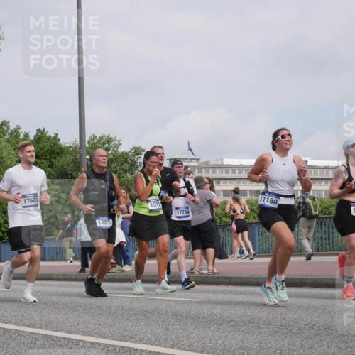 29.06.2025 - hella hamburg halbmarathon Luisa Fischer http://msf.ph/oto/8503323 29.06.2025 10:13:06 Kennedybrücke 9681, 17683, 1483, 1513, 17730, 11180, 14822, 1483, 1513, 4389, 7250, 7685, 8090, 8890, 9681, 9816, 9988 meine-sportfotos.de