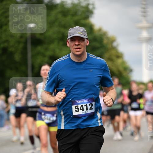 29.06.2025 - hella hamburg halbmarathon Dr. Thomas Lammeyer http://msf.ph/oto/8503325 29.06.2025 10:26:02 Kennedybrücke 1072, 1158, 1191, 1250, 1269, 1401, 1668, 1958, 2009, 2315, 2353, 2529, 2815, 2841, 3606, 3770, 3825, 3826, 4046, 4289, 4375, 4697, 5122, 5412, 5493, 5641, 5759, 6103, 7075, 7375, 7612, 7672, 8286, 8431, 8860, 8896, 8959, 9002, 9062, 9326, 9327, 9369, 9483, 9499, 9532, 9635, 9788, 10019, 10125, 10374, 10787, 10902, 10921, 11117, 11425 meine-sportfotos.de