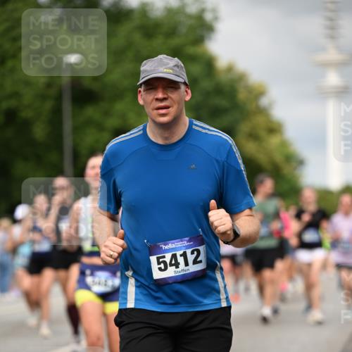 29.06.2025 - hella hamburg halbmarathon Dr. Thomas Lammeyer http://msf.ph/oto/8503332 29.06.2025 10:26:02 Kennedybrücke 1072, 1158, 1191, 1250, 1269, 1401, 1668, 1958, 2009, 2315, 2353, 2529, 2815, 2841, 3606, 3770, 3825, 3826, 4046, 4289, 4375, 4697, 5122, 5412, 5493, 5641, 5759, 6103, 7075, 7375, 7612, 7672, 8286, 8431, 8860, 8896, 8959, 9002, 9062, 9326, 9327, 9369, 9483, 9499, 9532, 9635, 9788, 10019, 10125, 10374, 10787, 10902, 10921, 11117, 11425 meine-sportfotos.de