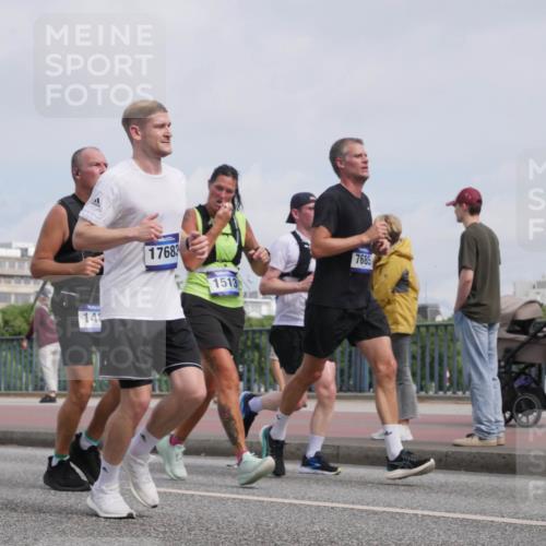 29.06.2025 - hella hamburg halbmarathon Luisa Fischer http://msf.ph/oto/8503336 29.06.2025 10:13:08 Kennedybrücke 14, 17683, 1513, 7685, 1483, 1513, 4389, 7250, 7685, 8090, 9681, 9816, 9988 meine-sportfotos.de