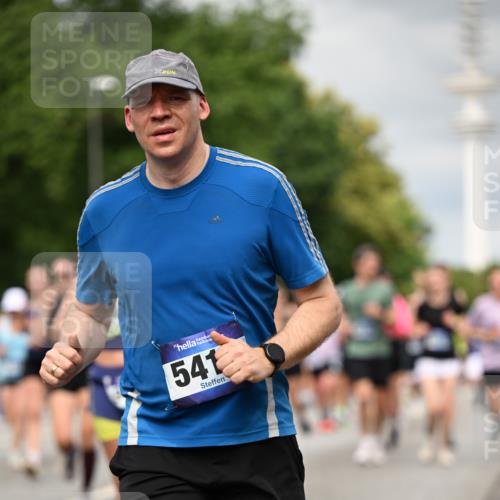 29.06.2025 - hella hamburg halbmarathon Dr. Thomas Lammeyer http://msf.ph/oto/8503348 29.06.2025 10:26:03 Kennedybrücke 1072, 1158, 1191, 1250, 1269, 1401, 1668, 1958, 2009, 2315, 2353, 2529, 2815, 2841, 3606, 3770, 3825, 3826, 4046, 4289, 4375, 4697, 5122, 5412, 5641, 5759, 6103, 7075, 7375, 7612, 7672, 8286, 8431, 8860, 8896, 8959, 9002, 9062, 9326, 9327, 9369, 9483, 9499, 9532, 9635, 9788, 10019, 10125, 10167, 10374, 10787, 10902, 10921, 11117, 11425 meine-sportfotos.de