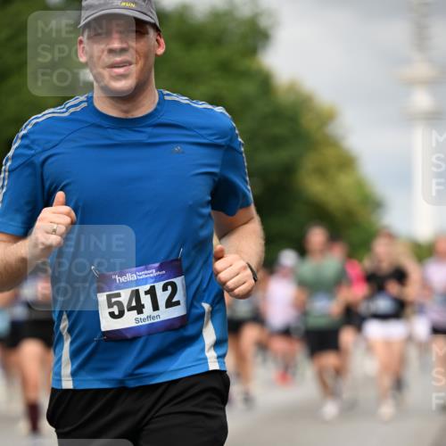 29.06.2025 - hella hamburg halbmarathon Dr. Thomas Lammeyer http://msf.ph/oto/8503358 29.06.2025 10:26:03 Kennedybrücke 1072, 1158, 1191, 1250, 1269, 1401, 1668, 1958, 2009, 2315, 2353, 2529, 2815, 2841, 3606, 3770, 3825, 3826, 4046, 4289, 4375, 4697, 5122, 5412, 5641, 5759, 6103, 7075, 7375, 7612, 7672, 8286, 8431, 8860, 8896, 8959, 9002, 9062, 9326, 9327, 9369, 9483, 9499, 9532, 9635, 9788, 10019, 10125, 10167, 10374, 10787, 10902, 10921, 11117, 11425 meine-sportfotos.de