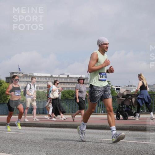 29.06.2025 - hella hamburg halbmarathon Luisa Fischer http://msf.ph/oto/8503359 29.06.2025 10:13:10 Kennedybrücke 12008, 16166, 1456, 1483, 1513, 4389, 7250, 7685, 9681, 9816, 9988 meine-sportfotos.de