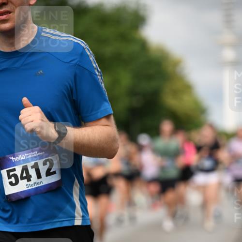 29.06.2025 - hella hamburg halbmarathon Dr. Thomas Lammeyer http://msf.ph/oto/8503360 29.06.2025 10:26:03 Kennedybrücke 1072, 1158, 1191, 1250, 1269, 1401, 1668, 1958, 2009, 2315, 2353, 2529, 2815, 2841, 3606, 3770, 3825, 3826, 4046, 4289, 4375, 4697, 5122, 5412, 5641, 5759, 6103, 7075, 7375, 7612, 7672, 8286, 8431, 8860, 8896, 8959, 9002, 9062, 9326, 9327, 9369, 9483, 9499, 9532, 9635, 9788, 10019, 10125, 10167, 10374, 10787, 10902, 10921, 11117, 11425 meine-sportfotos.de