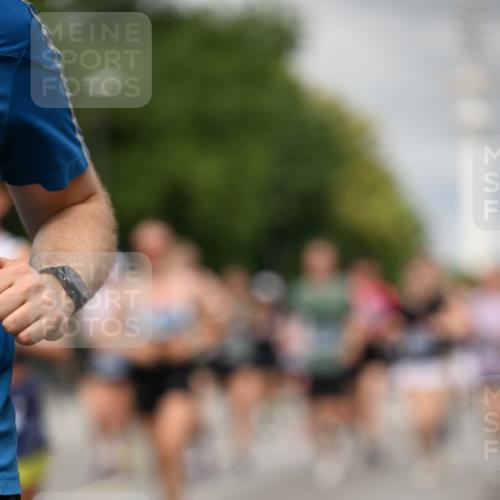 29.06.2025 - hella hamburg halbmarathon Dr. Thomas Lammeyer http://msf.ph/oto/8503379 29.06.2025 10:26:04 Kennedybrücke 1072, 1158, 1191, 1250, 1269, 1668, 1958, 2009, 2315, 2353, 2529, 2815, 2841, 3606, 3770, 3825, 3826, 4046, 4289, 4375, 4376, 4697, 5122, 5412, 5641, 5759, 6103, 7075, 7375, 7612, 7672, 8286, 8431, 8860, 8896, 8959, 9002, 9062, 9326, 9327, 9369, 9483, 9532, 9635, 9788, 10019, 10125, 10167, 10374, 10787, 10902, 10921, 11117, 11425 meine-sportfotos.de