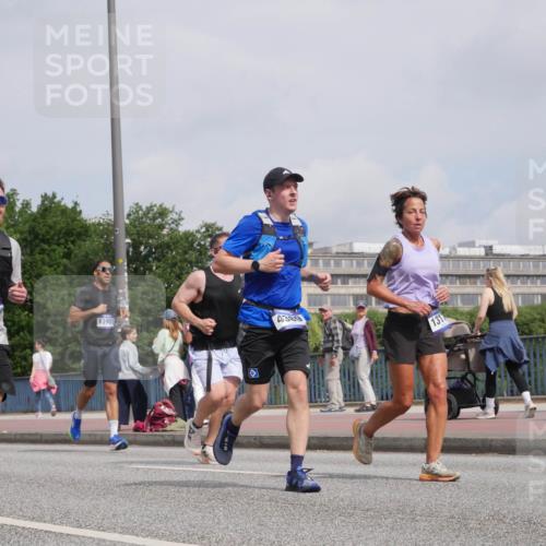 29.06.2025 - hella hamburg halbmarathon Luisa Fischer http://msf.ph/oto/8503382 29.06.2025 10:13:14 Kennedybrücke 9988, 4389, 13901, 1311, 1456, 4389, 7058, 7250, 9988 meine-sportfotos.de