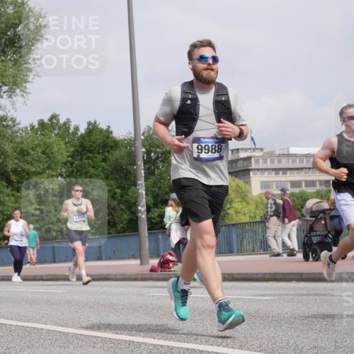 29.06.2025 - hella hamburg halbmarathon Luisa Fischer http://msf.ph/oto/8503391 29.06.2025 10:13:15 Kennedybrücke 7058, 1456, 9988, 0, 1456, 4389, 7058, 7250, 9988 meine-sportfotos.de