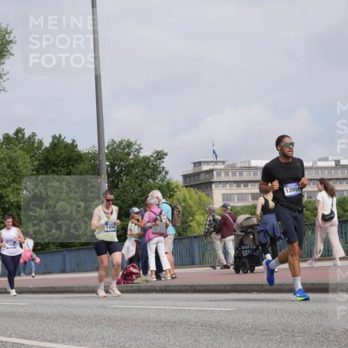 29.06.2025 - hella hamburg halbmarathon Luisa Fischer http://msf.ph/oto/8503400 29.06.2025 10:13:16 Kennedybrücke 532, 1456, 7058, 13901, 1456, 4389, 7058, 9988 meine-sportfotos.de