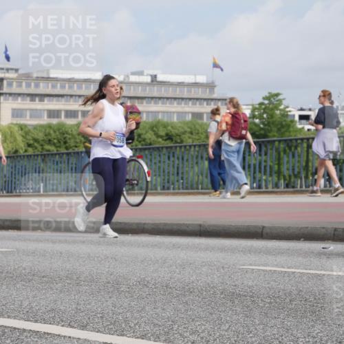 29.06.2025 - hella hamburg halbmarathon Luisa Fischer http://msf.ph/oto/8503429 29.06.2025 10:13:20 Kennedybrücke 058, 1052, 1186, 1456, 7058, 8685 meine-sportfotos.de