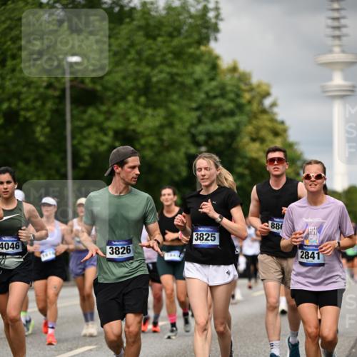 29.06.2025 - hella hamburg halbmarathon Dr. Thomas Lammeyer http://msf.ph/oto/8503439 29.06.2025 10:26:06 Kennedybrücke 1072, 1158, 1191, 1250, 1269, 1668, 1958, 2009, 2315, 2353, 2529, 2815, 2841, 3606, 3770, 3825, 3826, 4046, 4289, 4375, 4376, 5122, 5412, 5641, 5759, 6103, 6676, 7075, 7375, 7612, 7672, 8431, 8860, 8896, 8954, 8959, 9002, 9062, 9326, 9327, 9369, 9483, 9532, 9635, 9788, 10019, 10125, 10167, 10787, 10902, 10921, 11117, 11425 meine-sportfotos.de