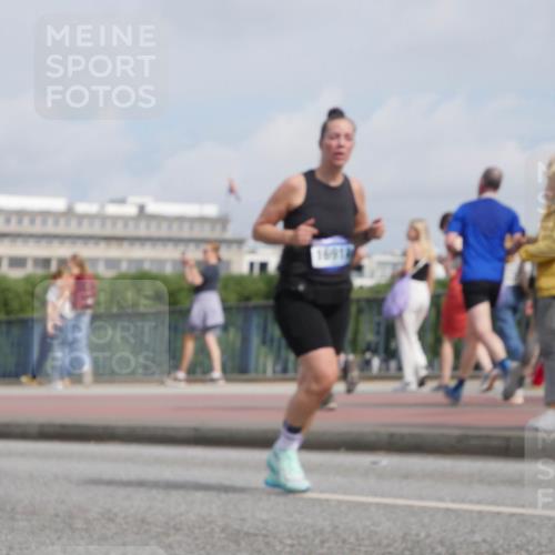29.06.2025 - hella hamburg halbmarathon Luisa Fischer http://msf.ph/oto/8503453 29.06.2025 10:13:22 Kennedybrücke 1052, 1186, 1456, 7058, 8685 meine-sportfotos.de