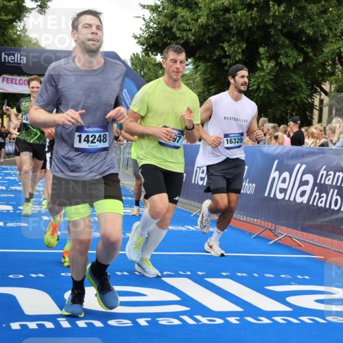 29.06.2025 - hella hamburg halbmarathon Strokosch-Dieckow http://msf.ph/oto/8503454 29.06.2025 10:52:10 Ziel 1482, 2397, 2595, 4419, 4837, 5032, 5087, 5093, 5378, 5482, 6164, 6897, 7732, 7896, 9074, 9082, 12135, 12580, 13726, 14248, 14300, 15275, 15446, 15829, 16003, 16179, 16320, 16591, 16666, 17033, 17130, 18475, 18801 meine-sportfotos.de