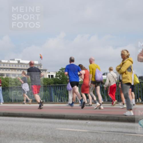 29.06.2025 - hella hamburg halbmarathon Luisa Fischer http://msf.ph/oto/8503459 29.06.2025 10:13:23 Kennedybrücke 1691, 1052, 1186, 1456, 7058, 8685 meine-sportfotos.de