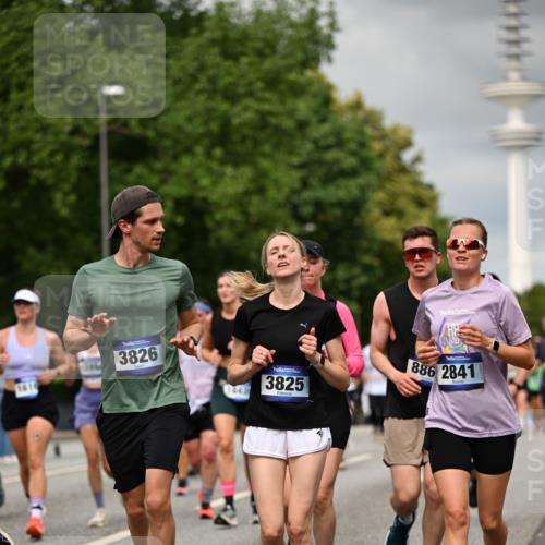 29.06.2025 - hella hamburg halbmarathon Dr. Thomas Lammeyer http://msf.ph/oto/8503462 29.06.2025 10:26:07 Kennedybrücke 1072, 1158, 1191, 1250, 1269, 1668, 1958, 1963, 2009, 2315, 2353, 2529, 2815, 2841, 2919, 3606, 3770, 3825, 3826, 4046, 4289, 4375, 4376, 5412, 5641, 5759, 6103, 6676, 7075, 7375, 7612, 7672, 8431, 8860, 8884, 8896, 8954, 8959, 9002, 9062, 9326, 9327, 9483, 9532, 9635, 9788, 10019, 10125, 10167, 10787, 10902, 10921, 11117, 11425 meine-sportfotos.de