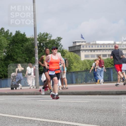 29.06.2025 - hella hamburg halbmarathon Luisa Fischer http://msf.ph/oto/8503463 29.06.2025 10:13:24 Kennedybrücke 1052, 1052, 1186, 7058, 8685, 9150 meine-sportfotos.de
