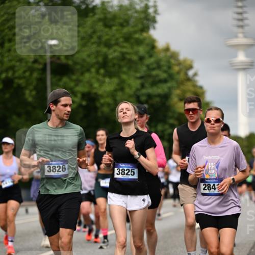 29.06.2025 - hella hamburg halbmarathon Dr. Thomas Lammeyer http://msf.ph/oto/8503466 29.06.2025 10:26:07 Kennedybrücke 1072, 1158, 1191, 1250, 1269, 1668, 1958, 1963, 2009, 2315, 2353, 2529, 2815, 2841, 2919, 3606, 3770, 3825, 3826, 4046, 4289, 4375, 4376, 5412, 5641, 5759, 6103, 6676, 7075, 7375, 7612, 7672, 8431, 8860, 8884, 8896, 8954, 8959, 9002, 9062, 9326, 9327, 9483, 9532, 9635, 9788, 10019, 10125, 10167, 10787, 10902, 10921, 11117, 11425 meine-sportfotos.de