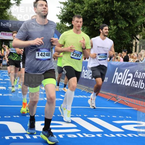 29.06.2025 - hella hamburg halbmarathon Strokosch-Dieckow http://msf.ph/oto/8503469 29.06.2025 10:52:10 Ziel 1482, 2397, 2595, 4419, 4837, 5032, 5087, 5093, 5378, 5482, 6164, 6897, 7732, 7896, 9074, 9082, 12135, 12580, 13726, 14248, 14300, 15275, 15446, 15829, 16003, 16179, 16320, 16591, 16666, 17033, 17130, 18475, 18801 meine-sportfotos.de