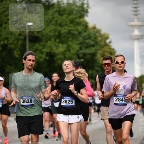 29.06.2025 - hella hamburg halbmarathon Dr. Thomas Lammeyer http://msf.ph/oto/8503473 29.06.2025 10:26:07 Kennedybrücke 1072, 1158, 1191, 1250, 1269, 1668, 1958, 1963, 2009, 2315, 2353, 2529, 2815, 2841, 2919, 3606, 3770, 3825, 3826, 4046, 4289, 4375, 4376, 5412, 5641, 5759, 6103, 6676, 7075, 7375, 7612, 7672, 8431, 8860, 8884, 8896, 8954, 8959, 9002, 9062, 9326, 9327, 9483, 9532, 9635, 9788, 10019, 10125, 10167, 10787, 10902, 10921, 11117, 11425 meine-sportfotos.de
