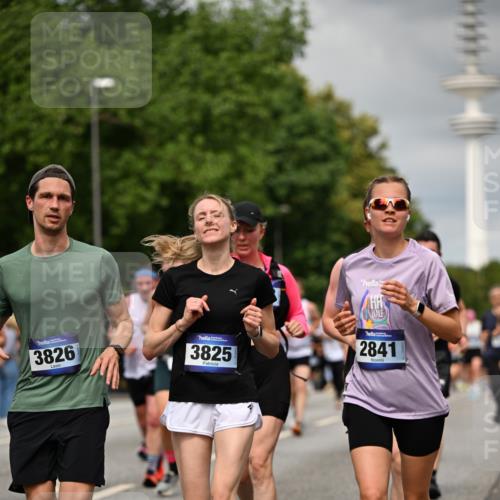29.06.2025 - hella hamburg halbmarathon Dr. Thomas Lammeyer http://msf.ph/oto/8503482 29.06.2025 10:26:08 Kennedybrücke 1072, 1158, 1191, 1250, 1269, 1294, 1668, 1958, 1963, 2009, 2063, 2315, 2353, 2529, 2815, 2841, 2919, 3606, 3825, 3826, 4046, 4289, 4375, 4376, 5412, 5641, 5759, 6103, 6676, 7075, 7375, 7612, 7672, 8431, 8860, 8884, 8896, 8954, 8959, 9002, 9062, 9326, 9327, 9483, 9635, 9788, 10019, 10125, 10167, 10787, 10902, 10921, 11117, 11425 meine-sportfotos.de