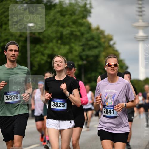 29.06.2025 - hella hamburg halbmarathon Dr. Thomas Lammeyer http://msf.ph/oto/8503485 29.06.2025 10:26:08 Kennedybrücke 1072, 1158, 1191, 1250, 1269, 1294, 1668, 1958, 1963, 2009, 2063, 2315, 2353, 2529, 2815, 2841, 2919, 3606, 3825, 3826, 4046, 4289, 4375, 4376, 5412, 5641, 5759, 6103, 6676, 7075, 7375, 7612, 7672, 8431, 8860, 8884, 8896, 8954, 8959, 9002, 9062, 9326, 9327, 9483, 9635, 9788, 10019, 10125, 10167, 10787, 10902, 10921, 11117, 11425 meine-sportfotos.de