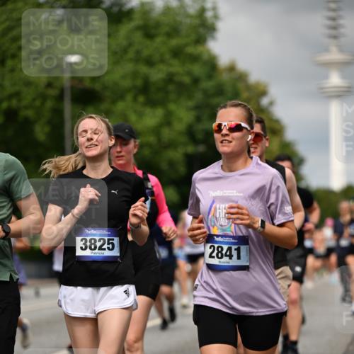 29.06.2025 - hella hamburg halbmarathon Dr. Thomas Lammeyer http://msf.ph/oto/8503508 29.06.2025 10:26:08 Kennedybrücke 1072, 1158, 1191, 1250, 1269, 1294, 1668, 1958, 1963, 2009, 2063, 2315, 2353, 2529, 2815, 2841, 2919, 3606, 3825, 3826, 4046, 4289, 4375, 4376, 5412, 5641, 5759, 6103, 6676, 7075, 7375, 7612, 7672, 8431, 8860, 8884, 8896, 8954, 8959, 9002, 9062, 9326, 9327, 9483, 9635, 9788, 10019, 10125, 10167, 10787, 10902, 10921, 11117, 11425 meine-sportfotos.de