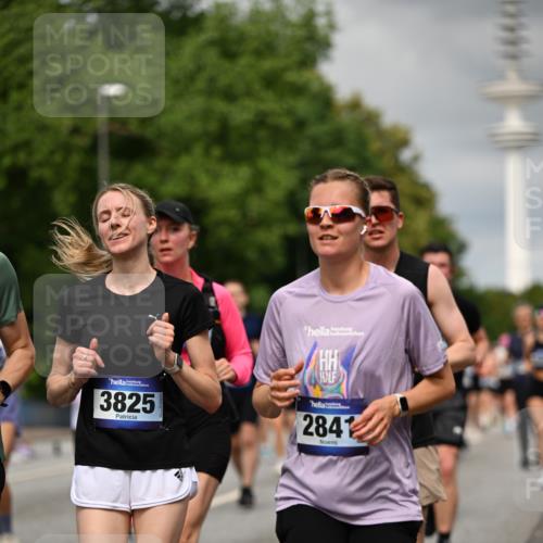 29.06.2025 - hella hamburg halbmarathon Dr. Thomas Lammeyer http://msf.ph/oto/8503512 29.06.2025 10:26:08 Kennedybrücke 1072, 1158, 1191, 1250, 1269, 1294, 1668, 1958, 1963, 2009, 2063, 2315, 2353, 2529, 2815, 2841, 2919, 3606, 3825, 3826, 4046, 4289, 4375, 4376, 5412, 5641, 5759, 6103, 6676, 7075, 7375, 7612, 7672, 8431, 8860, 8884, 8896, 8954, 8959, 9002, 9062, 9326, 9327, 9483, 9635, 9788, 10019, 10125, 10167, 10787, 10902, 10921, 11117, 11425 meine-sportfotos.de