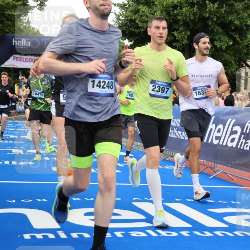 29.06.2025 - hella hamburg halbmarathon Strokosch-Dieckow http://msf.ph/oto/8503519 29.06.2025 10:52:10 Ziel 1482, 2397, 2595, 4419, 4837, 5032, 5087, 5093, 5378, 5482, 6164, 6897, 7732, 7896, 9074, 9082, 12135, 12580, 13726, 14248, 14300, 15275, 15446, 15829, 16003, 16179, 16320, 16591, 16666, 17033, 17130, 18475, 18801 meine-sportfotos.de