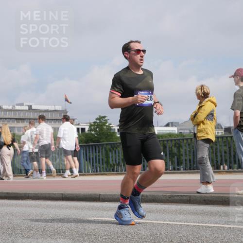 29.06.2025 - hella hamburg halbmarathon Luisa Fischer http://msf.ph/oto/8503528 29.06.2025 10:13:37 Kennedybrücke 26, 5182, 5653, 5806, 9150, 9829 meine-sportfotos.de