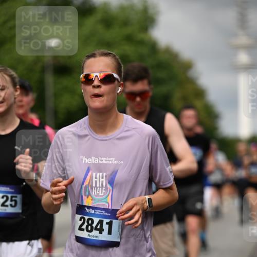 29.06.2025 - hella hamburg halbmarathon Dr. Thomas Lammeyer http://msf.ph/oto/8503535 29.06.2025 10:26:09 Kennedybrücke 1072, 1158, 1191, 1250, 1269, 1294, 1668, 1958, 1963, 2009, 2063, 2315, 2353, 2529, 2815, 2841, 2919, 3172, 3606, 3825, 3826, 4046, 4289, 4375, 4376, 5412, 5641, 5759, 6103, 6676, 7075, 7375, 7612, 7672, 8431, 8860, 8884, 8896, 8954, 8959, 9002, 9062, 9326, 9327, 9483, 9635, 9788, 10019, 10125, 10167, 10787, 10902, 10921, 11117, 11425 meine-sportfotos.de