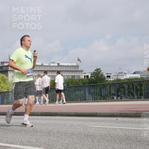 29.06.2025 - hella hamburg halbmarathon Luisa Fischer http://msf.ph/oto/8503537 29.06.2025 10:13:38 Kennedybrücke 5806, 5182, 5653, 5806, 9829 meine-sportfotos.de