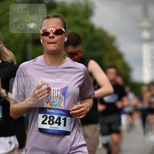 29.06.2025 - hella hamburg halbmarathon Dr. Thomas Lammeyer http://msf.ph/oto/8503545 29.06.2025 10:26:09 Kennedybrücke 1072, 1158, 1191, 1250, 1269, 1294, 1668, 1958, 1963, 2009, 2063, 2315, 2353, 2529, 2815, 2841, 2919, 3172, 3606, 3825, 3826, 4046, 4289, 4375, 4376, 5412, 5641, 5759, 6103, 6676, 7075, 7375, 7612, 7672, 8431, 8860, 8884, 8896, 8954, 8959, 9002, 9062, 9326, 9327, 9483, 9635, 9788, 10019, 10125, 10167, 10787, 10902, 10921, 11117, 11425 meine-sportfotos.de