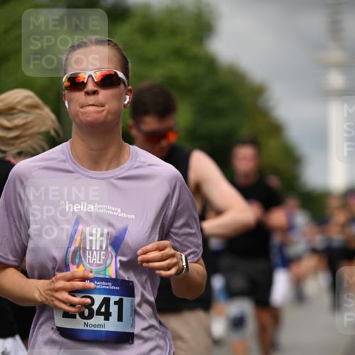 29.06.2025 - hella hamburg halbmarathon Dr. Thomas Lammeyer http://msf.ph/oto/8503550 29.06.2025 10:26:09 Kennedybrücke 1072, 1158, 1191, 1250, 1269, 1294, 1668, 1958, 1963, 2009, 2063, 2315, 2353, 2529, 2815, 2841, 2919, 3172, 3606, 3825, 3826, 4046, 4289, 4375, 4376, 5412, 5641, 5759, 6103, 6676, 7075, 7375, 7612, 7672, 8431, 8860, 8884, 8896, 8954, 8959, 9002, 9062, 9326, 9327, 9483, 9635, 9788, 10019, 10125, 10167, 10787, 10902, 10921, 11117, 11425 meine-sportfotos.de