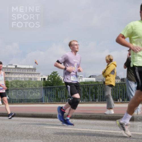 29.06.2025 - hella hamburg halbmarathon Luisa Fischer http://msf.ph/oto/8503551 29.06.2025 10:13:40 Kennedybrücke 16191, 1548, 1781, 5182, 5653, 5806, 8561 meine-sportfotos.de