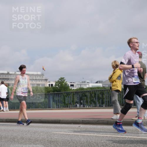 29.06.2025 - hella hamburg halbmarathon Luisa Fischer http://msf.ph/oto/8503555 29.06.2025 10:13:40 Kennedybrücke 5806, 12571, 1548, 1781, 5182, 5653, 5806, 8561 meine-sportfotos.de