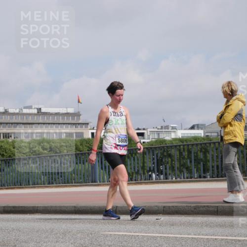 29.06.2025 - hella hamburg halbmarathon Luisa Fischer http://msf.ph/oto/8503561 29.06.2025 10:13:41 Kennedybrücke 1548, 5806, 1548, 1781, 5182, 5653, 5806, 8561 meine-sportfotos.de